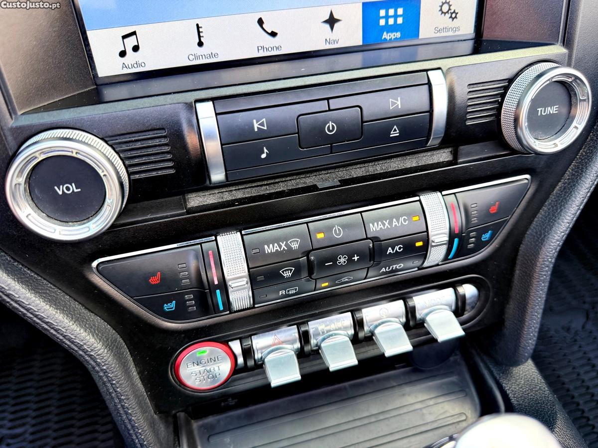 Ford Mustang 2.3 Convertible — fotografia 37