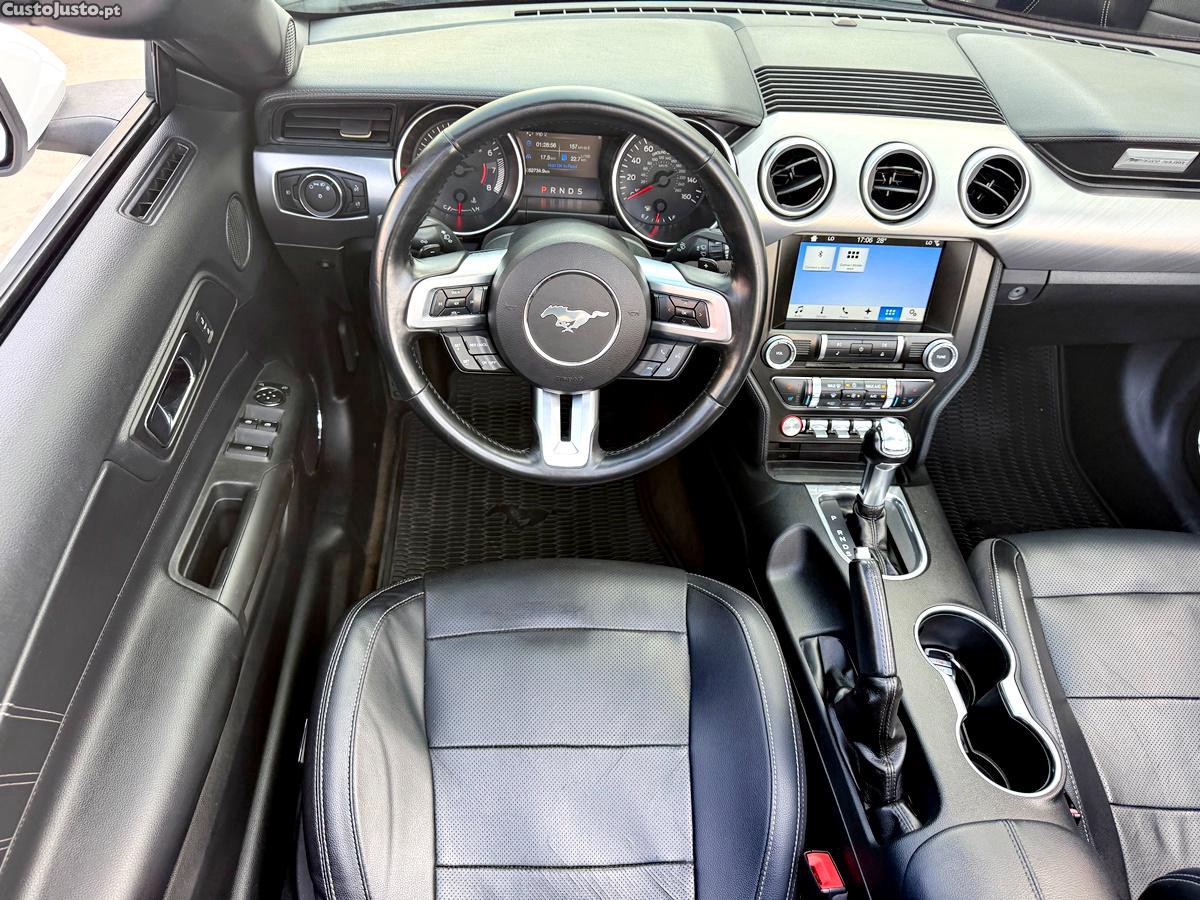 Ford Mustang 2.3 Convertible — fotografia 44