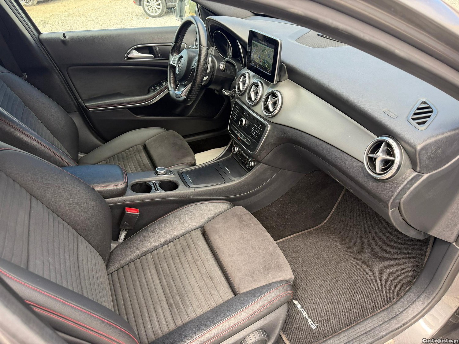 Mercedes-Benz GLA 200 d AMG Line Aut. — fotografia 4
