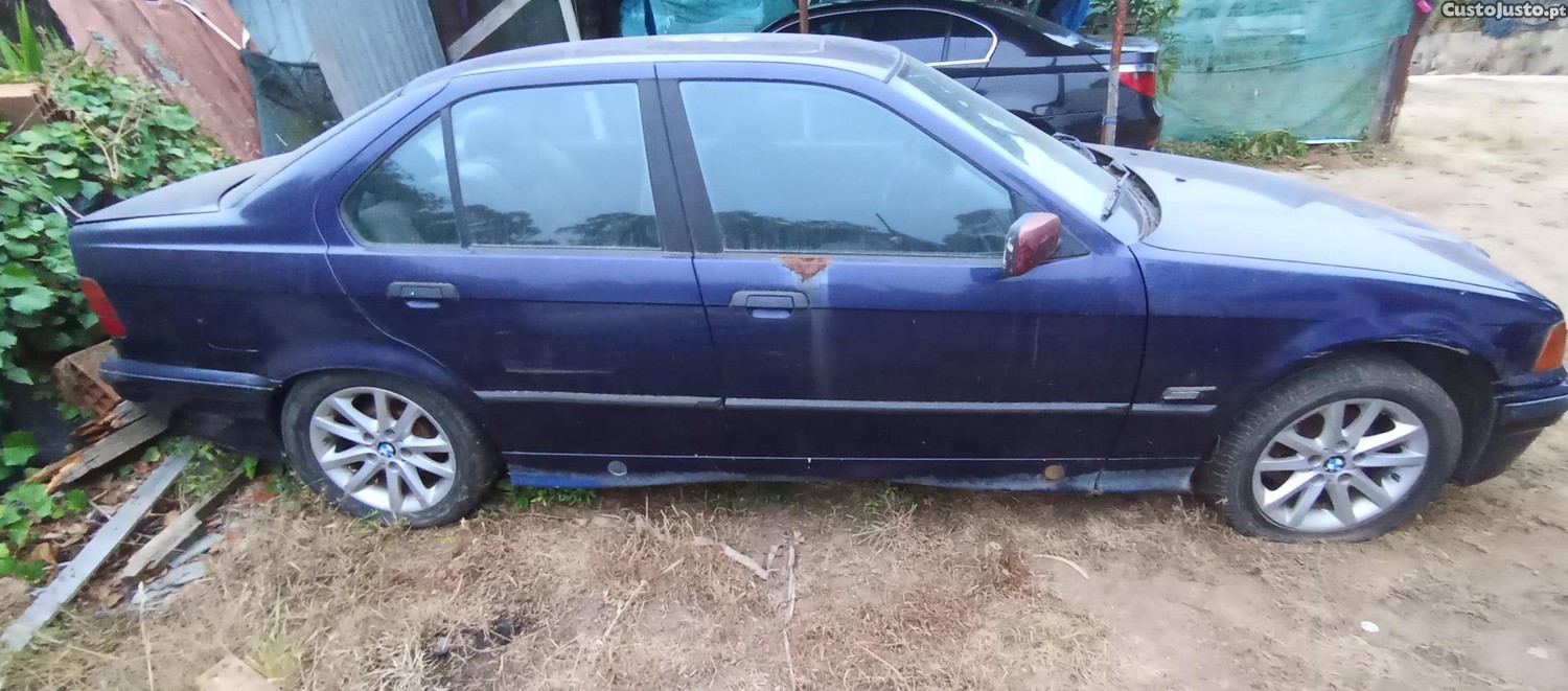 BMW 318 Deisel inteiro para peças com documentos ler — fotografia 5