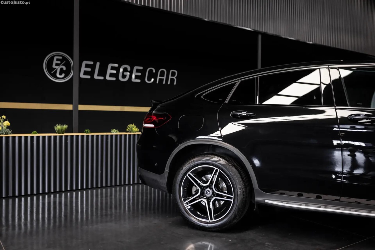 Mercedes-Benz GLC 300 e Coupe 4Matic 9G-TRONIC AMG Line — fotografia 17