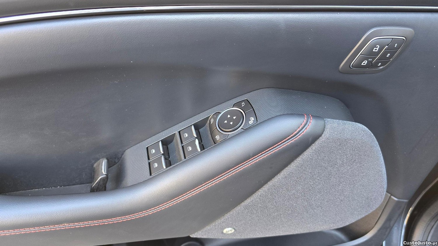 Ford Mustang Mach-E 98.7 kWh Premium AWD — fotografia 22