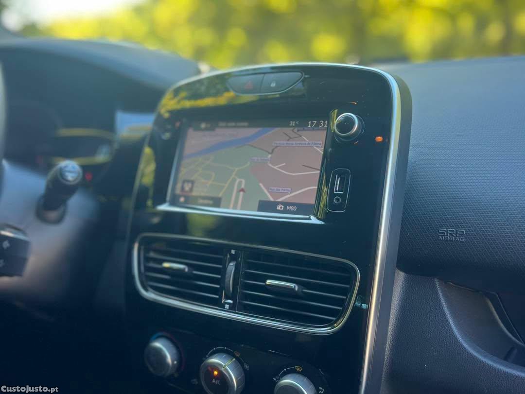 Renault Clio BOSE — fotografia 4