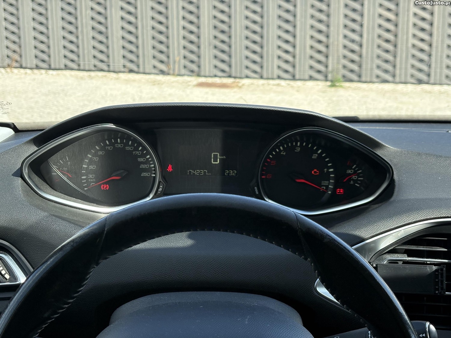 Peugeot 308 Active — fotografia 6