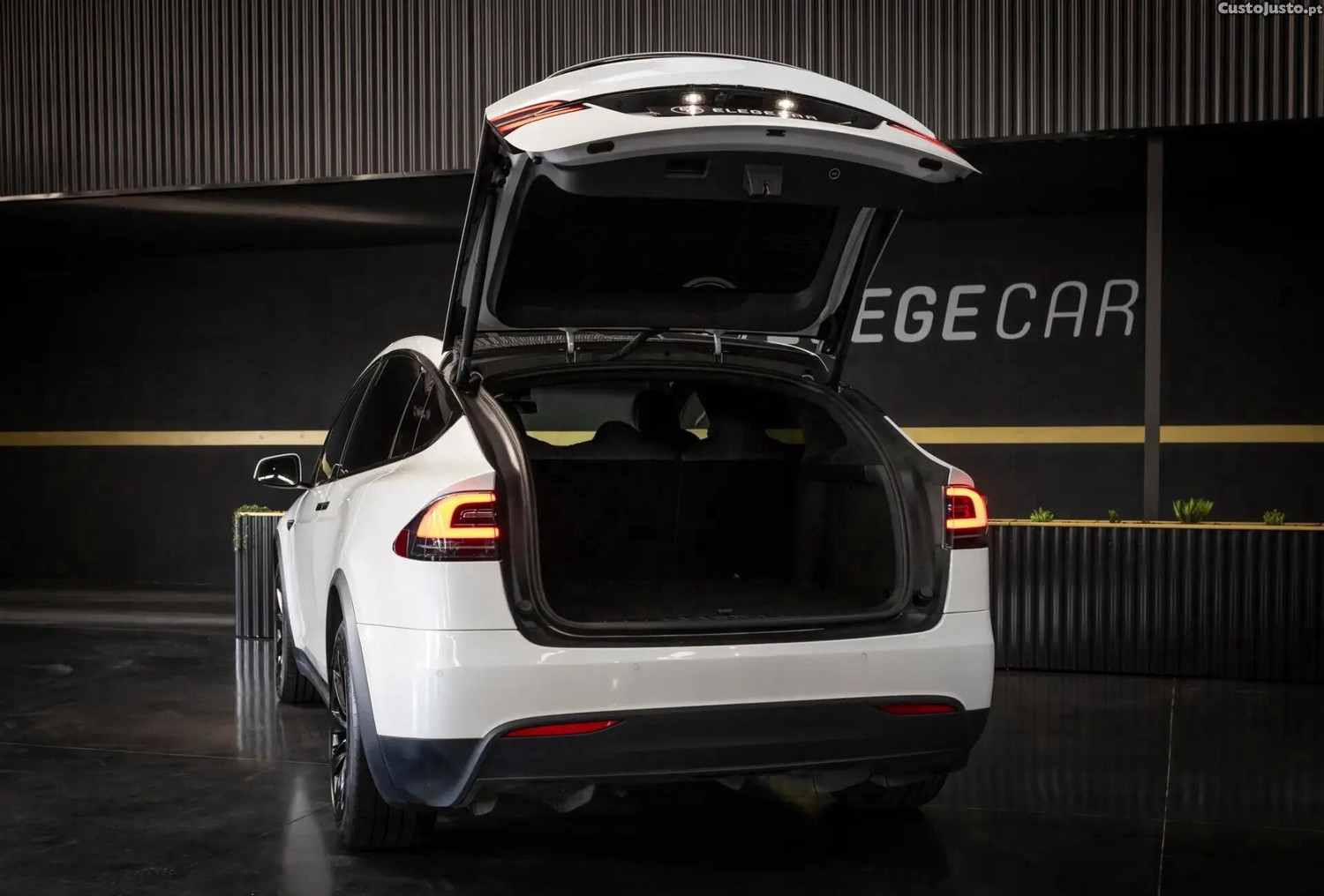 Tesla Model X Long Range — fotografia 8