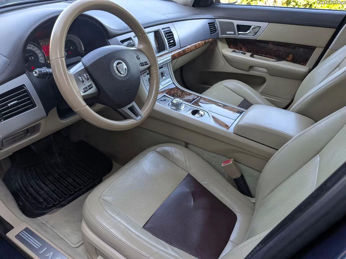 Jaguar XF 2.7 d v6 premium luxury - 08 — photo 3