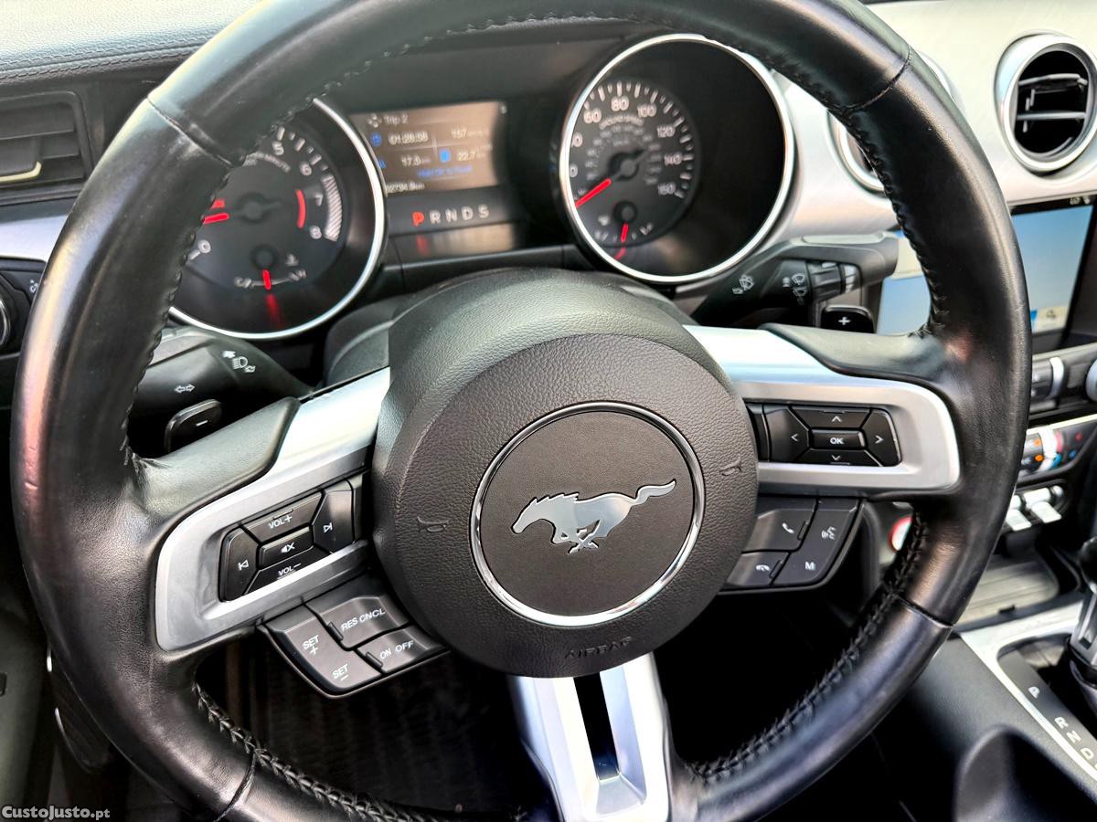 Ford Mustang 2.3 Convertible — fotografia 43
