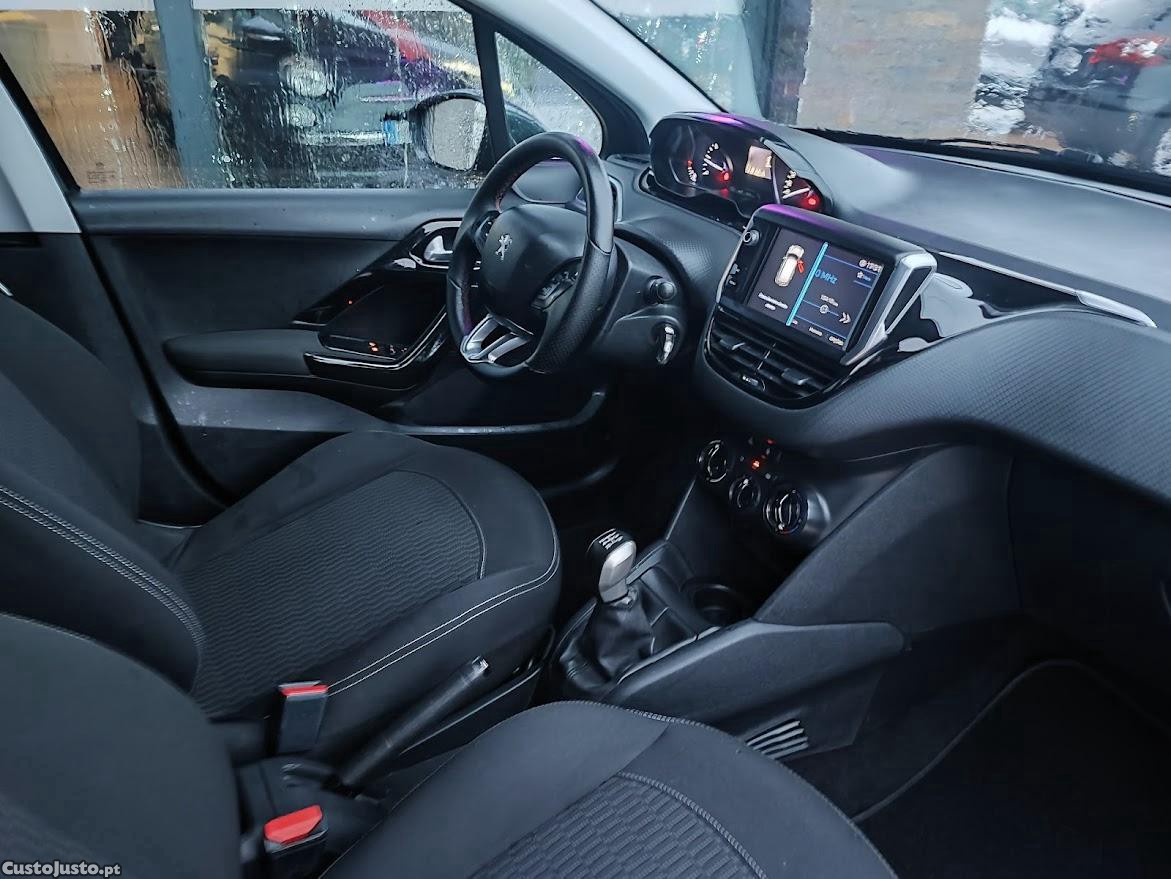 Peugeot 208 Style 1.6 HDI — fotografia 3