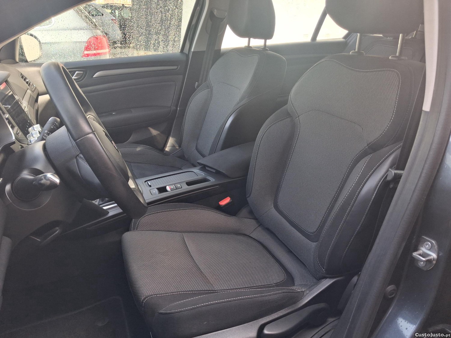 Renault Mégane Sport Tourer 1.5Equilibre Blue dci 115cv NACIONAL IVA Dedutível — fotografia 6