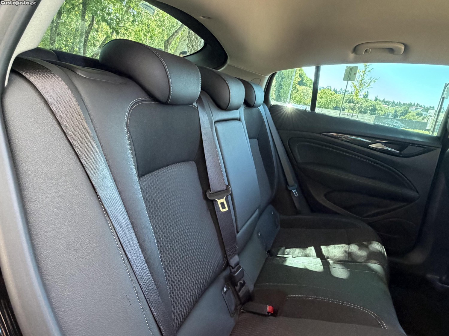 Opel Insignia 2.0 Turbo D — fotografia 2
