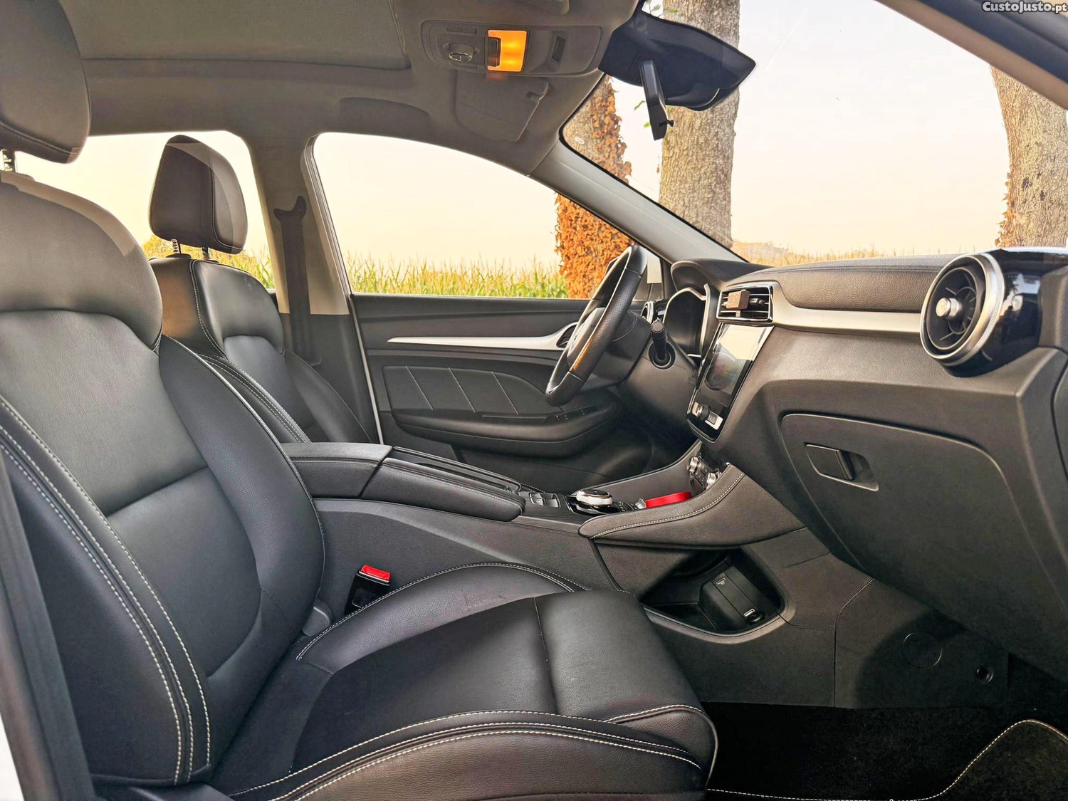 MG ZS EV Luxury — fotografia 18