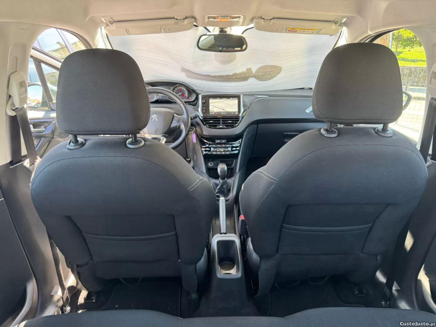 Peugeot 208 1.2 — fotografia 3