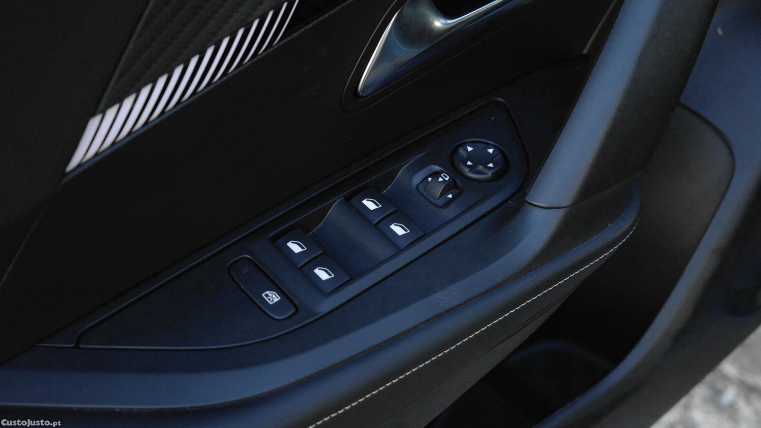 Peugeot e-2008 54 kWh Allure — fotografia 3