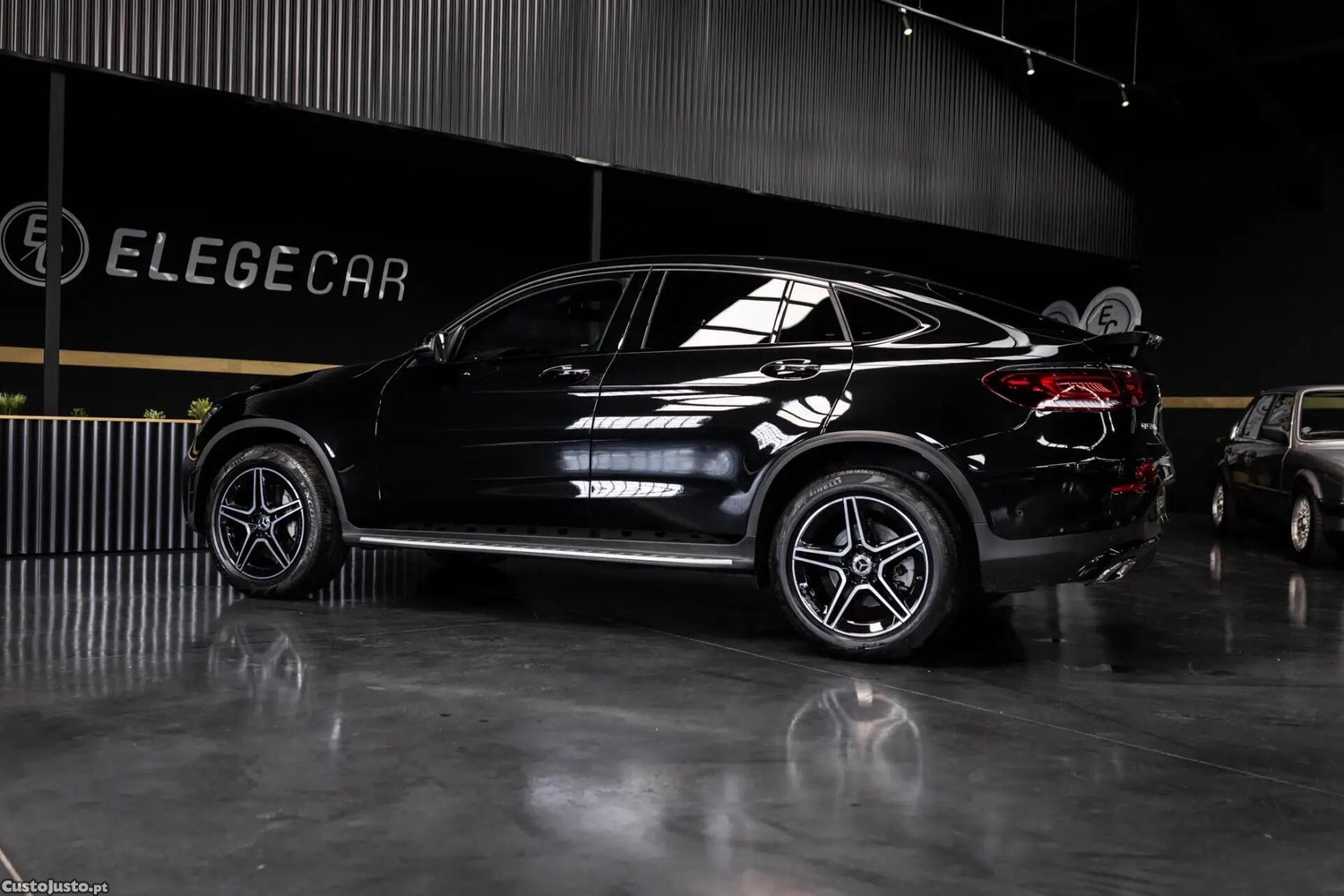 Mercedes-Benz GLC 300 e Coupe 4Matic 9G-TRONIC AMG Line — fotografia 13