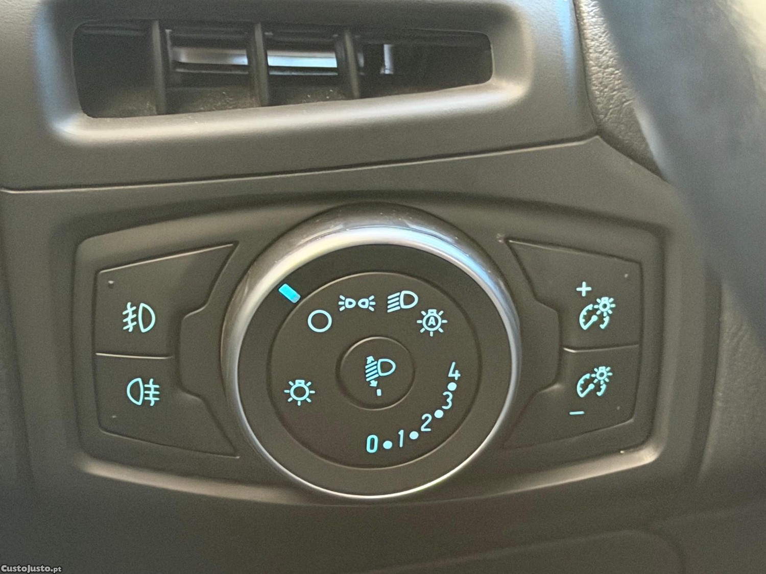Ford Focus SW 1.0 EcoBoost S&S TITANIUM — fotografia 2