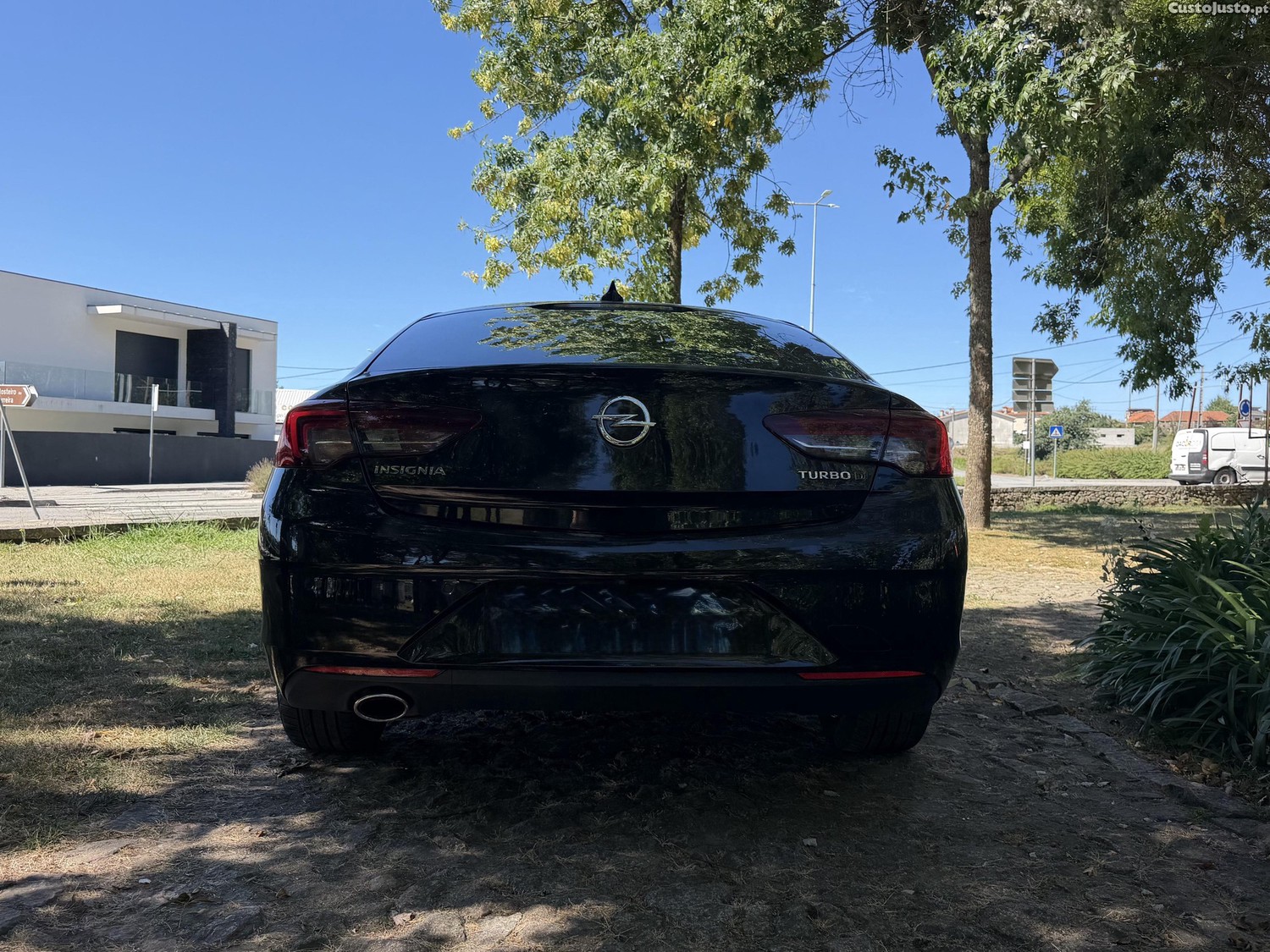 Opel Insignia 2.0 Turbo D — fotografia 8