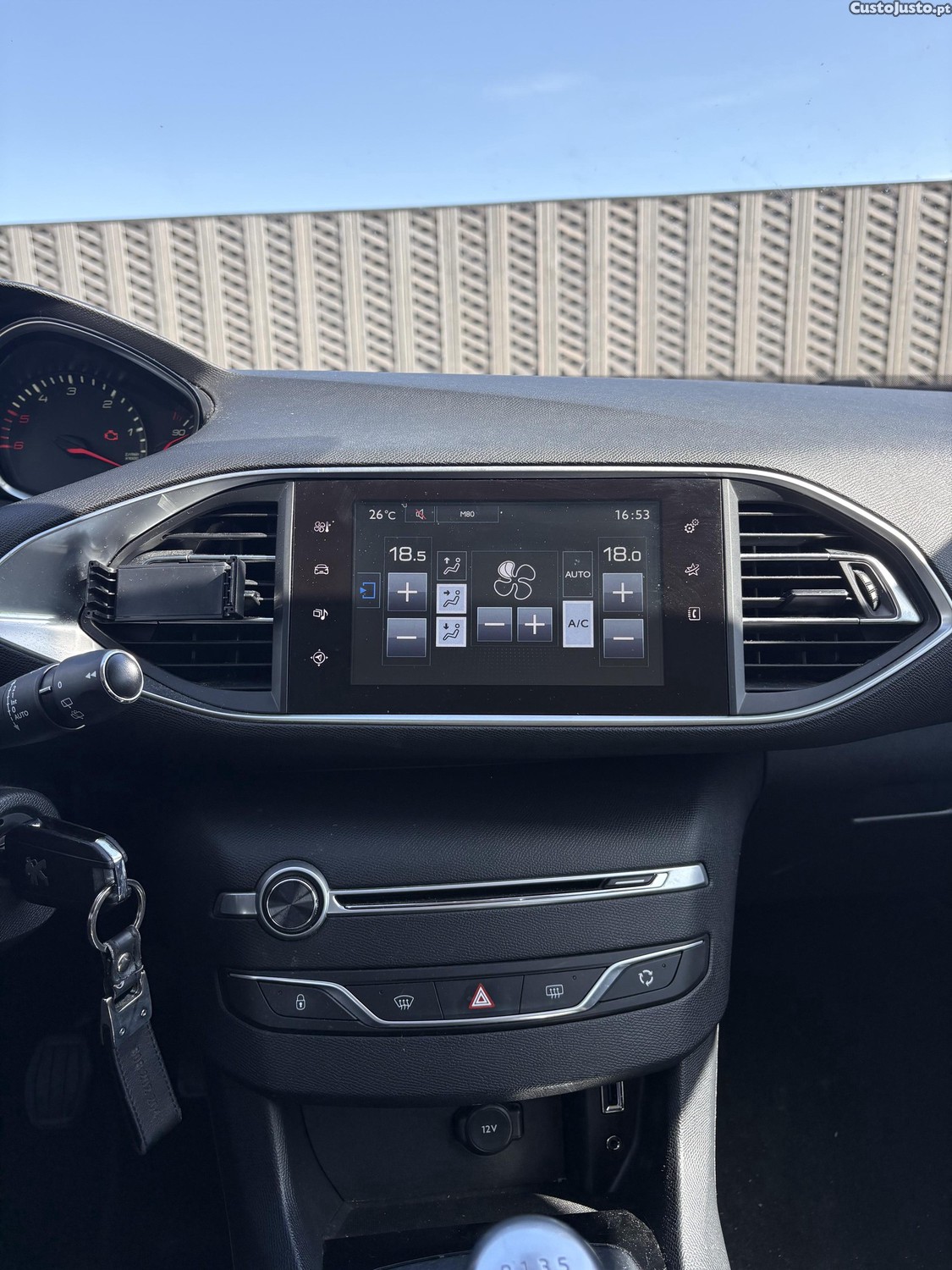 Peugeot 308 Active — fotografia 8