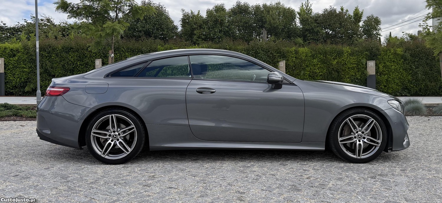 Mercedes-Benz E 220 Coupe AMG Line um donorevisões todas na marca — fotografia 10