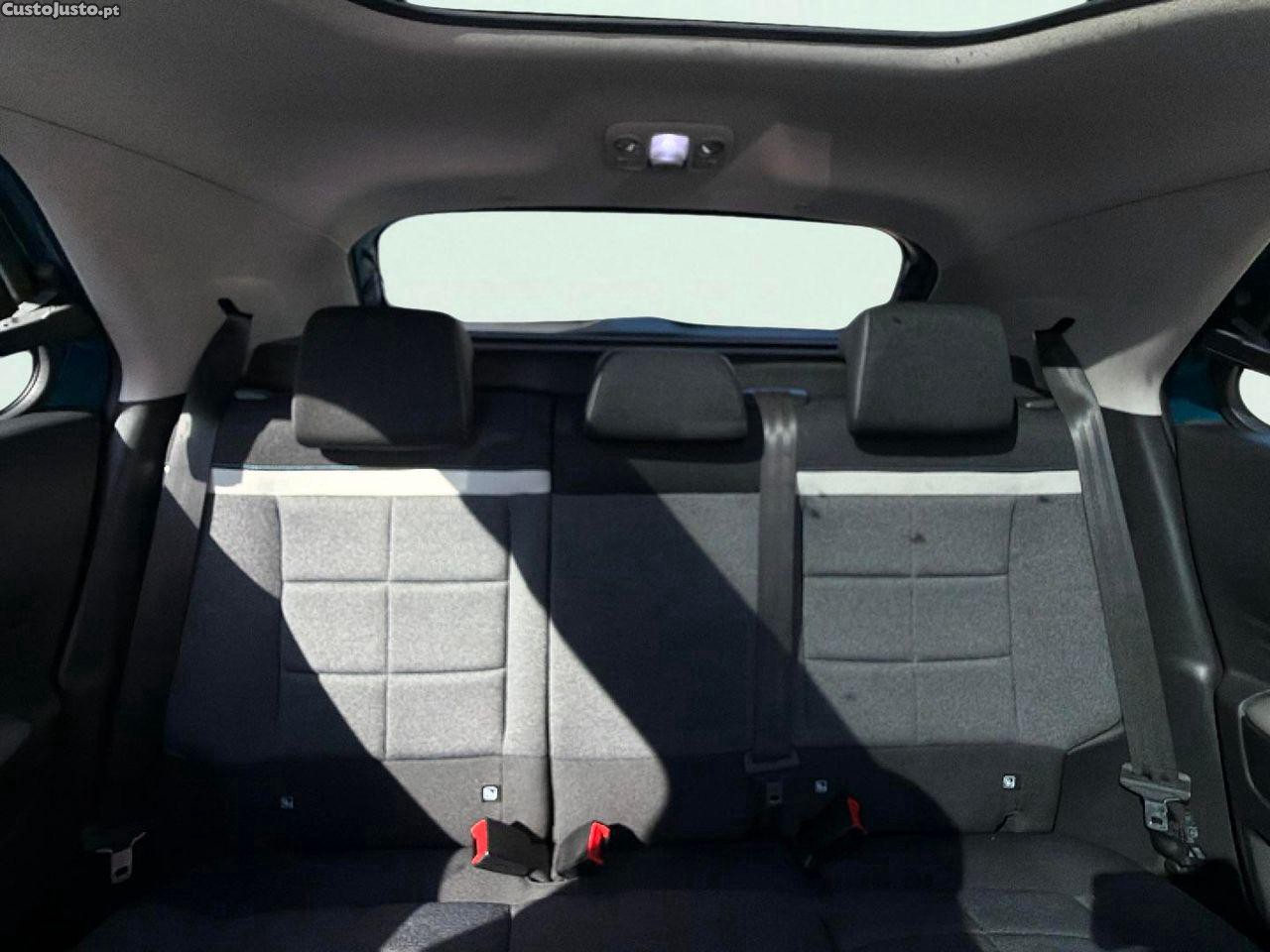 Citroën C4 Cactus 1.2 PureTech Shine — fotografia 3