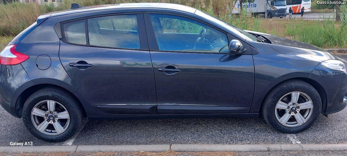 Renault Mégane 1.5 DCI Confort — fotografia 11