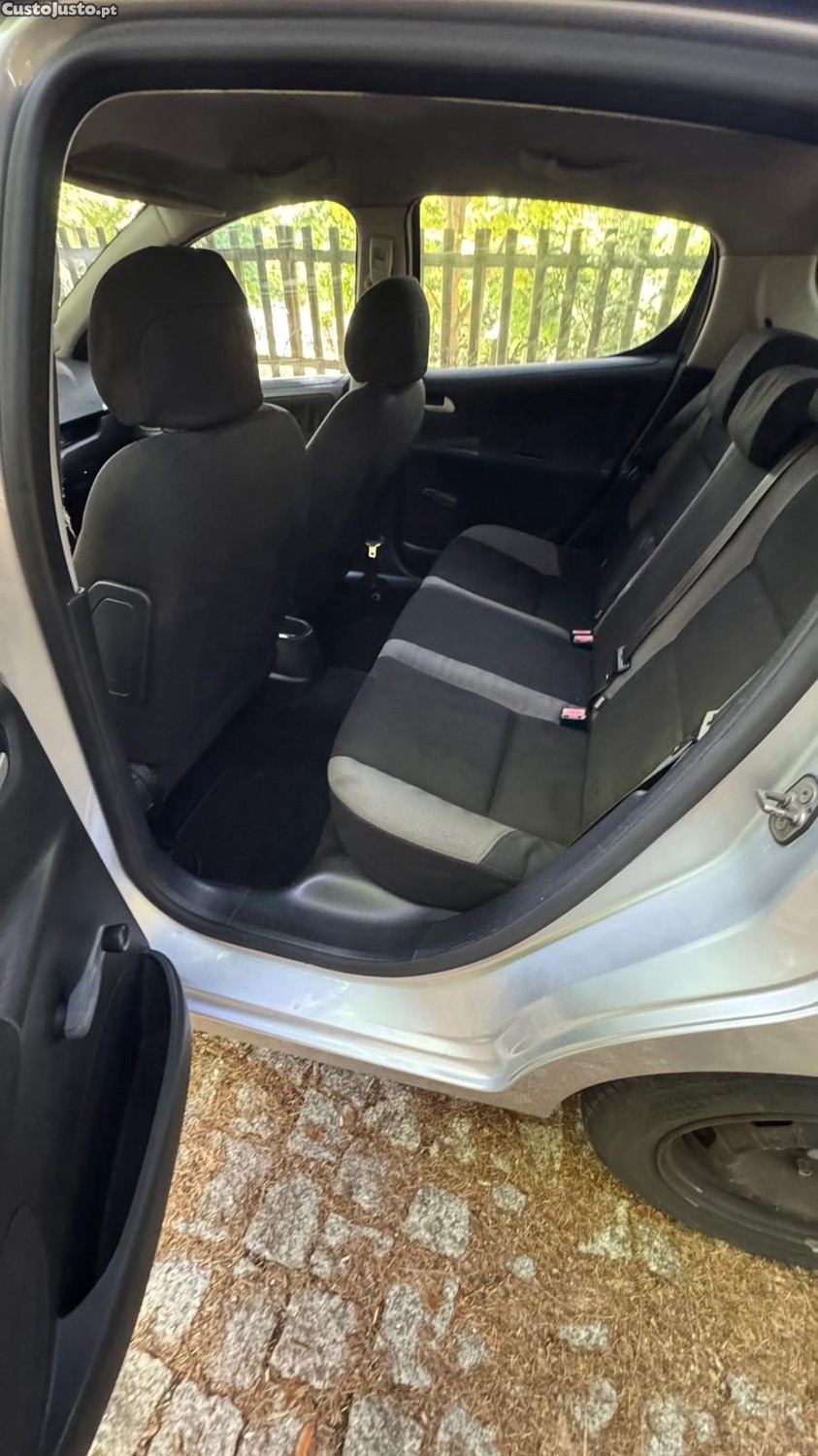 Peugeot 207 1.4 HDi — fotografia 2