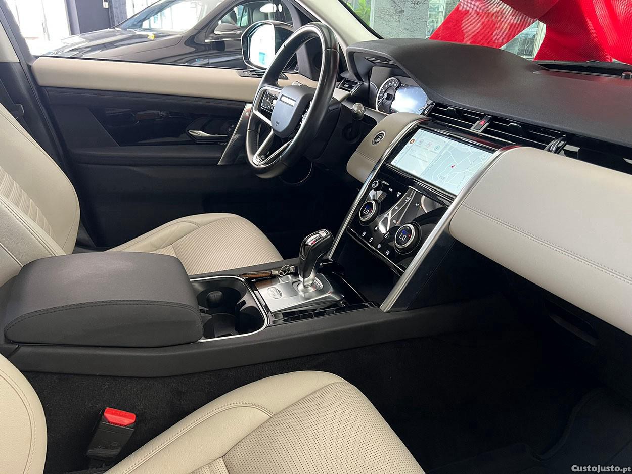 Land Rover Discovery Sport 1.5 I3 P300e AWD Dynamic SE — fotografia 9
