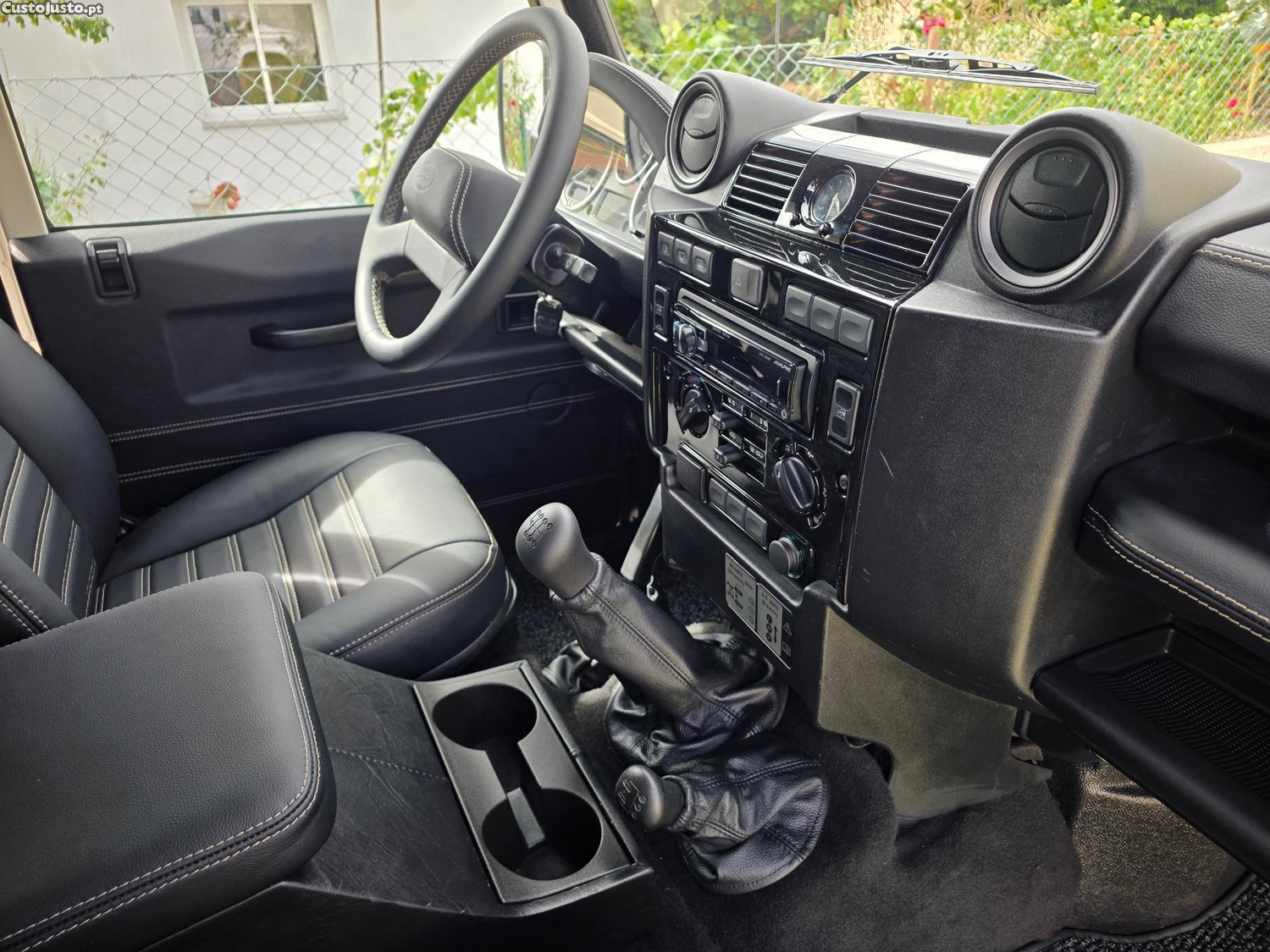 Land Rover Defender 90 St — fotografia 4
