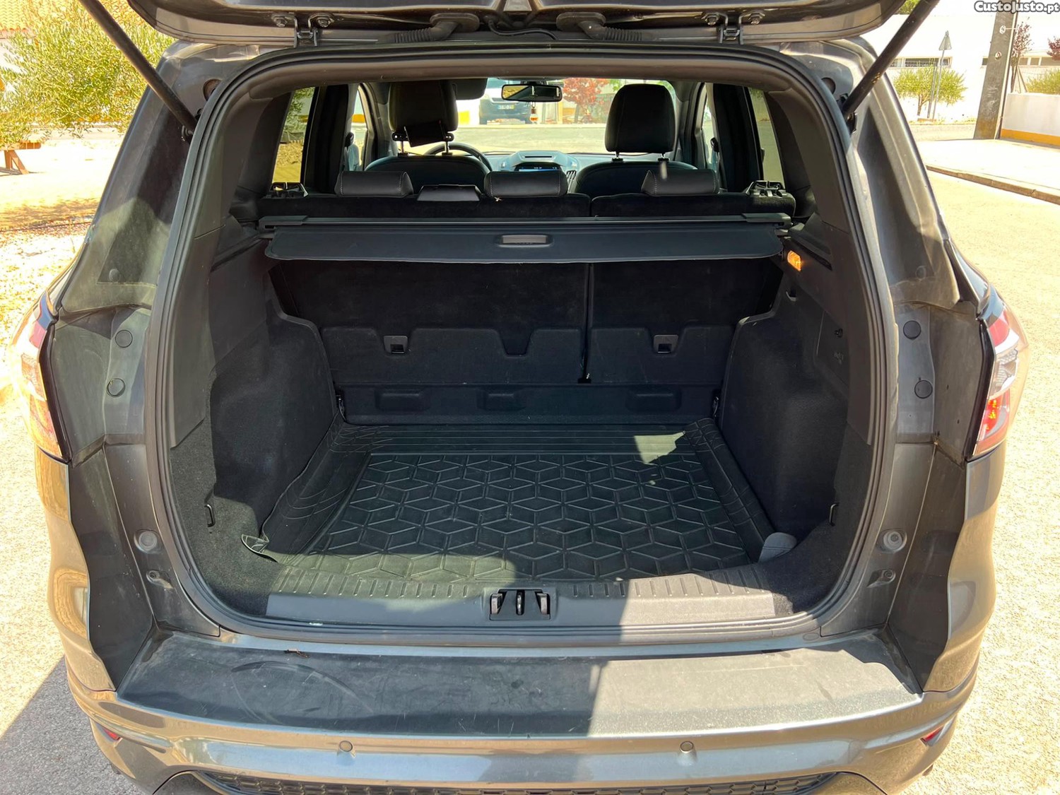 Ford Kuga ST Line — fotografia 4