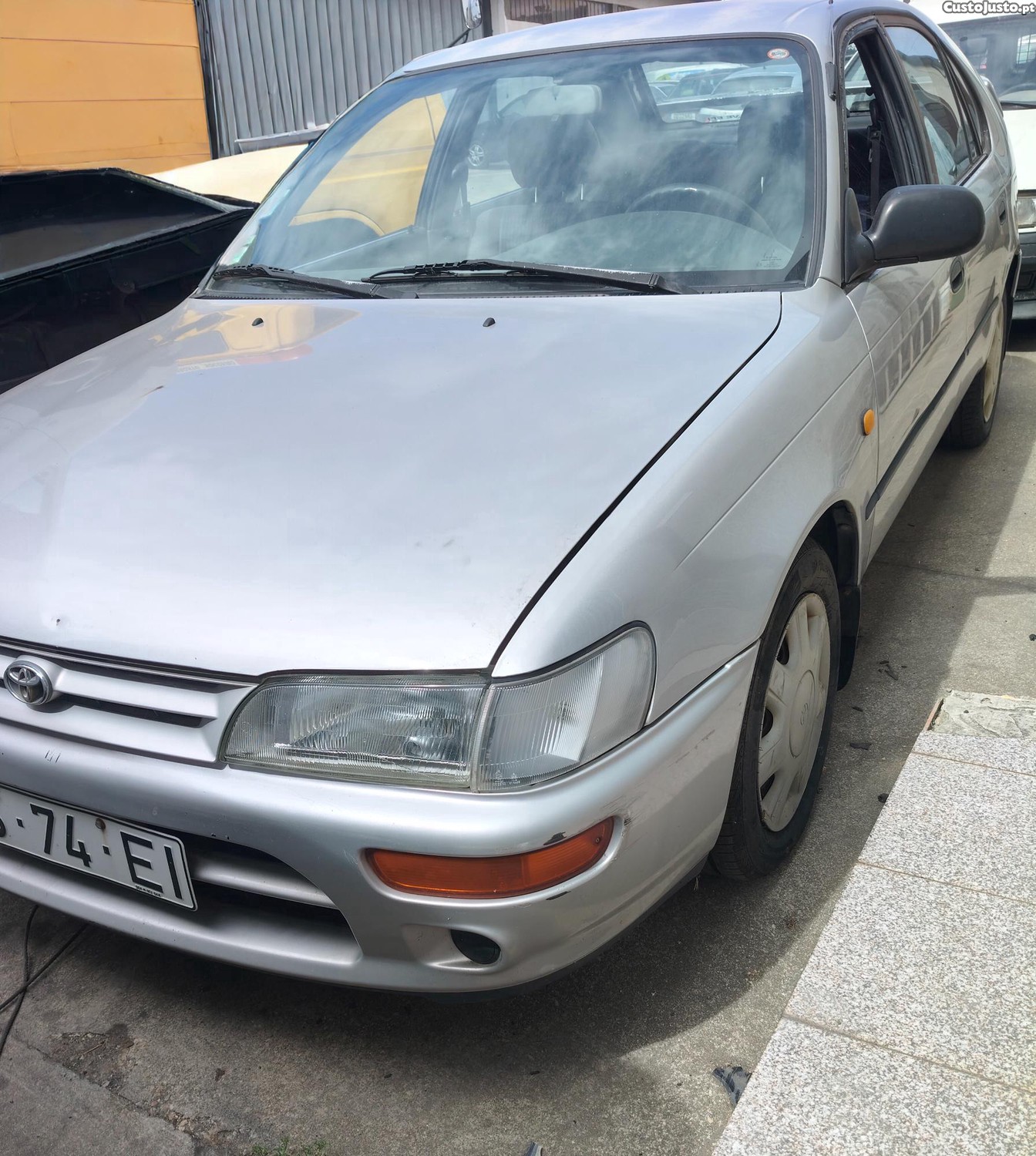 Toyota Corolla Xli com ar-condicionado 4 vidros elétricos — fotografia 7
