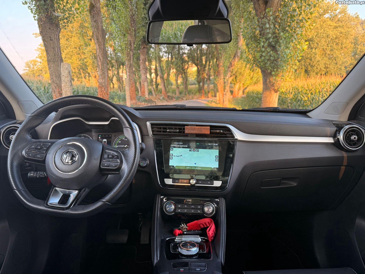MG ZS EV Luxury — fotografia 13