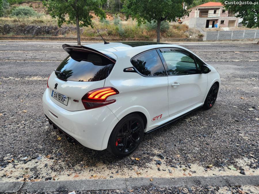Peugeot 208 GTI 200 THP — fotografia 17