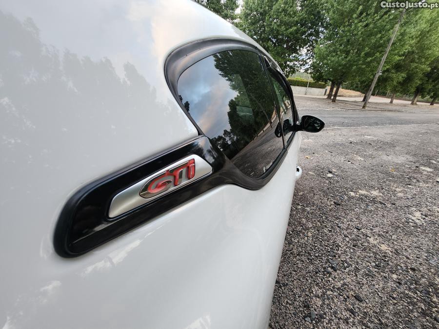 Peugeot 208 GTI 200 THP — fotografia 2