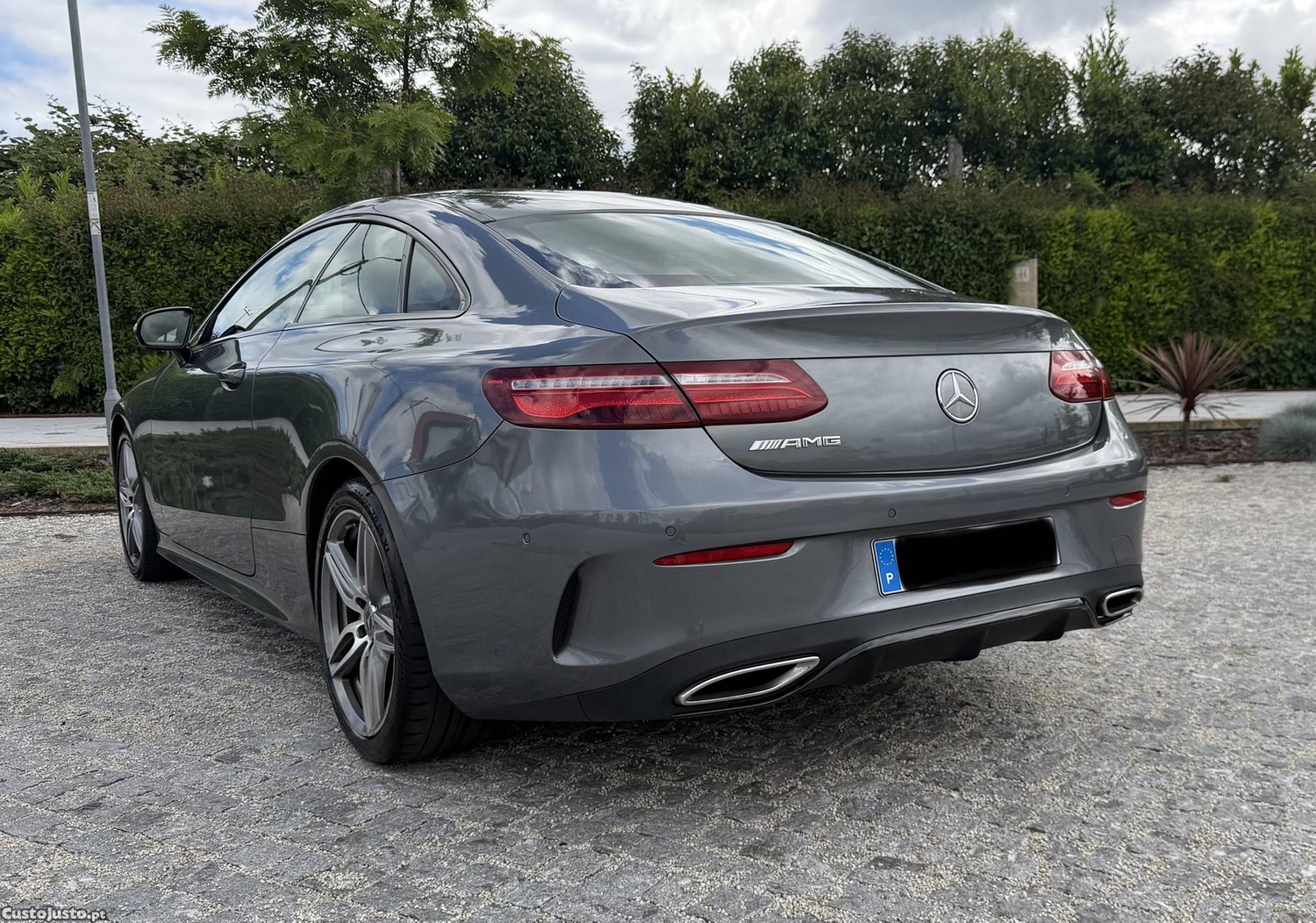 Mercedes-Benz E 220 Coupe AMG Line um donorevisões todas na marca — fotografia 8