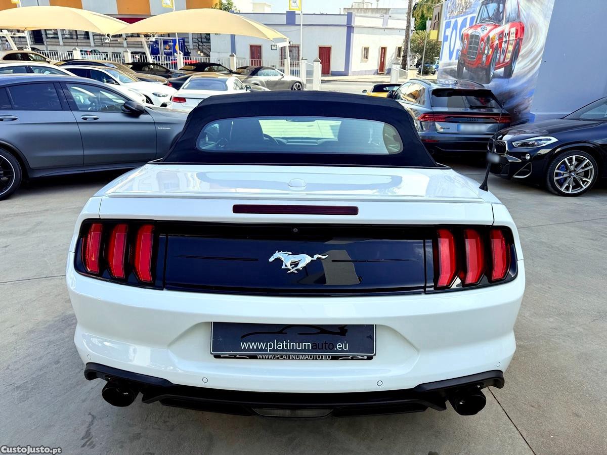 Ford Mustang 2.3 Convertible — fotografia 51