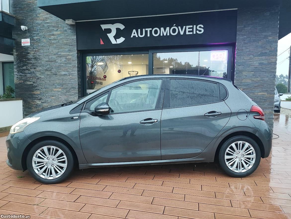 Peugeot 208 Style 1.6 HDI — fotografia 12