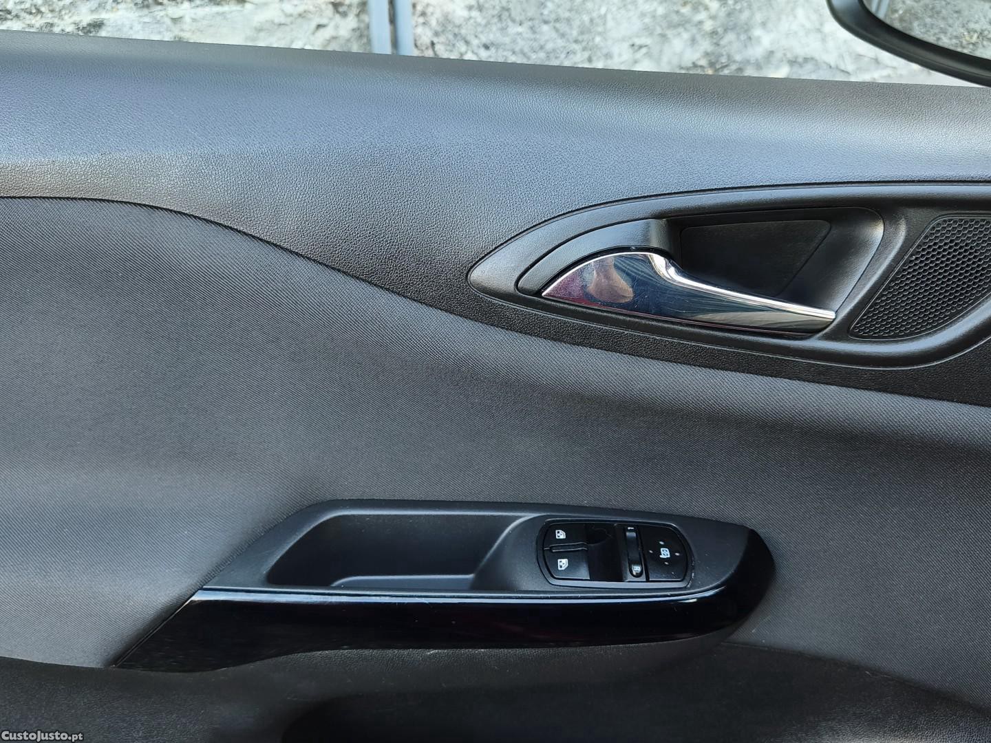 Opel Corsa 1.2 Color Edition — fotografia 4