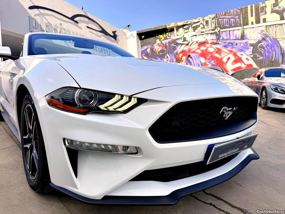 Ford Mustang 2.3 Convertible — fotografia 20