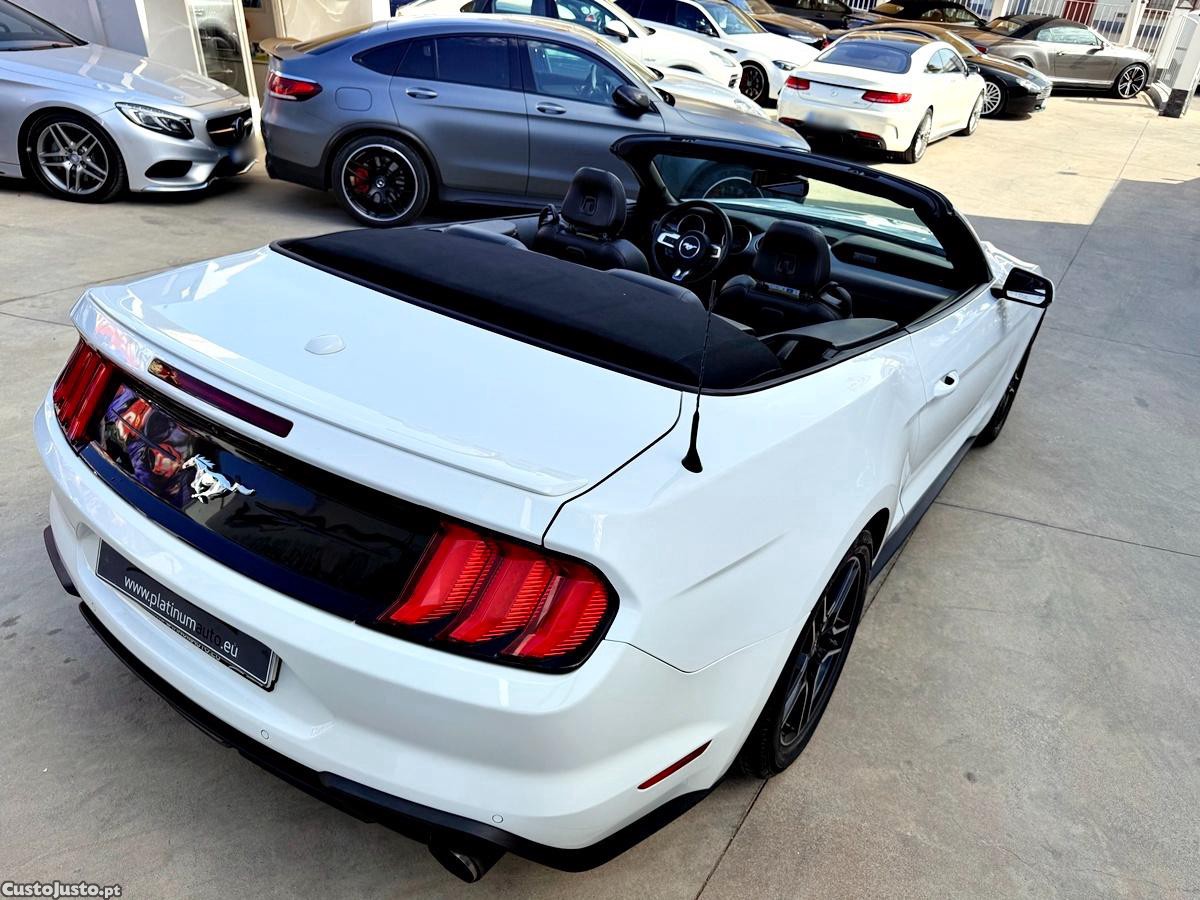 Ford Mustang 2.3 Convertible — fotografia 14