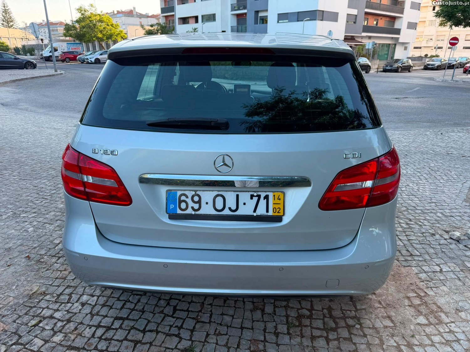 Mercedes-Benz B 180 blueefficiency — fotografia 9