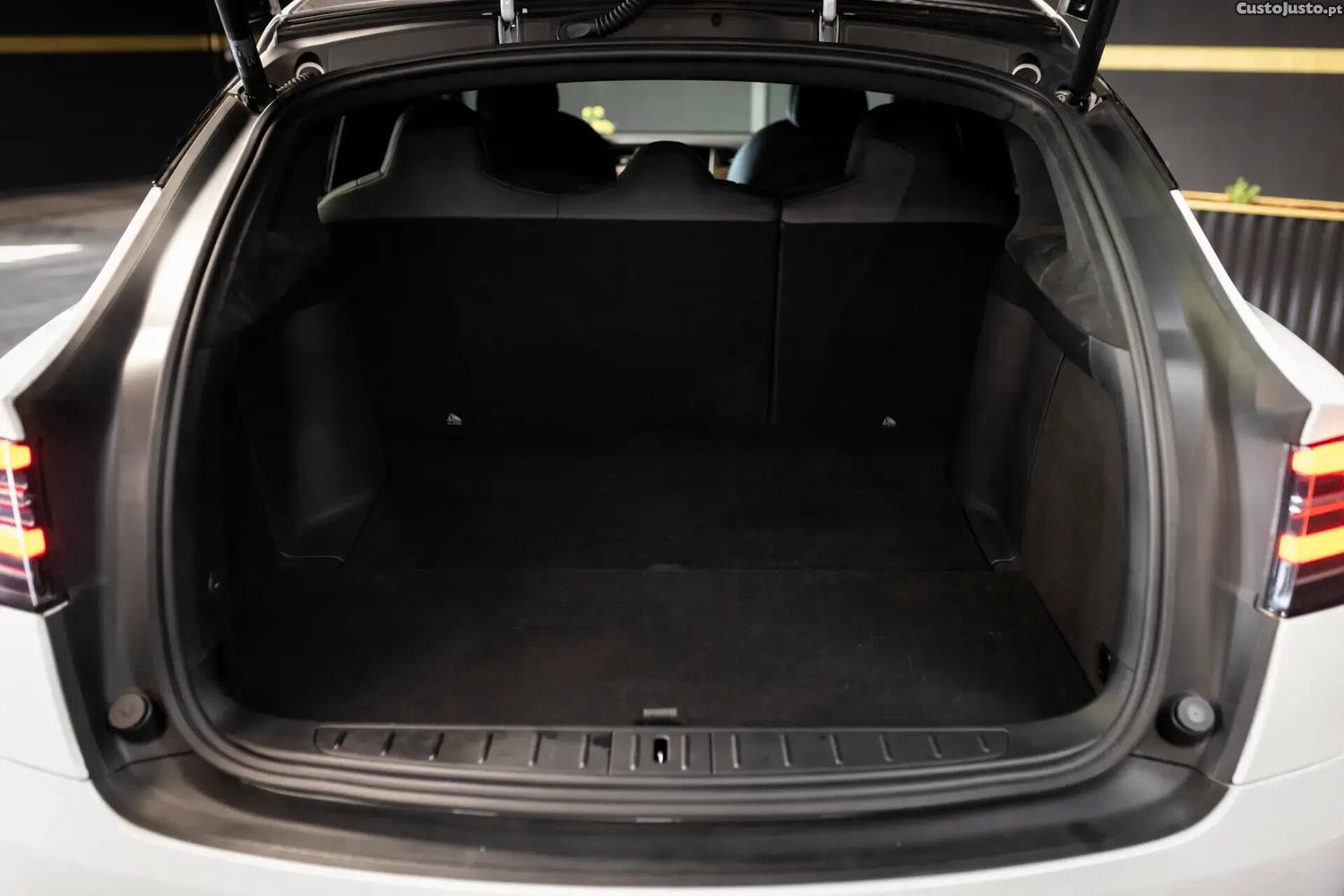 Tesla Model X Long Range — fotografia 7
