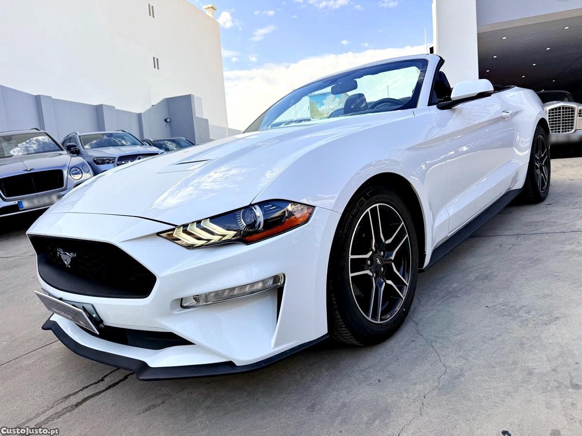 Ford Mustang 2.3 Convertible — fotografia 5