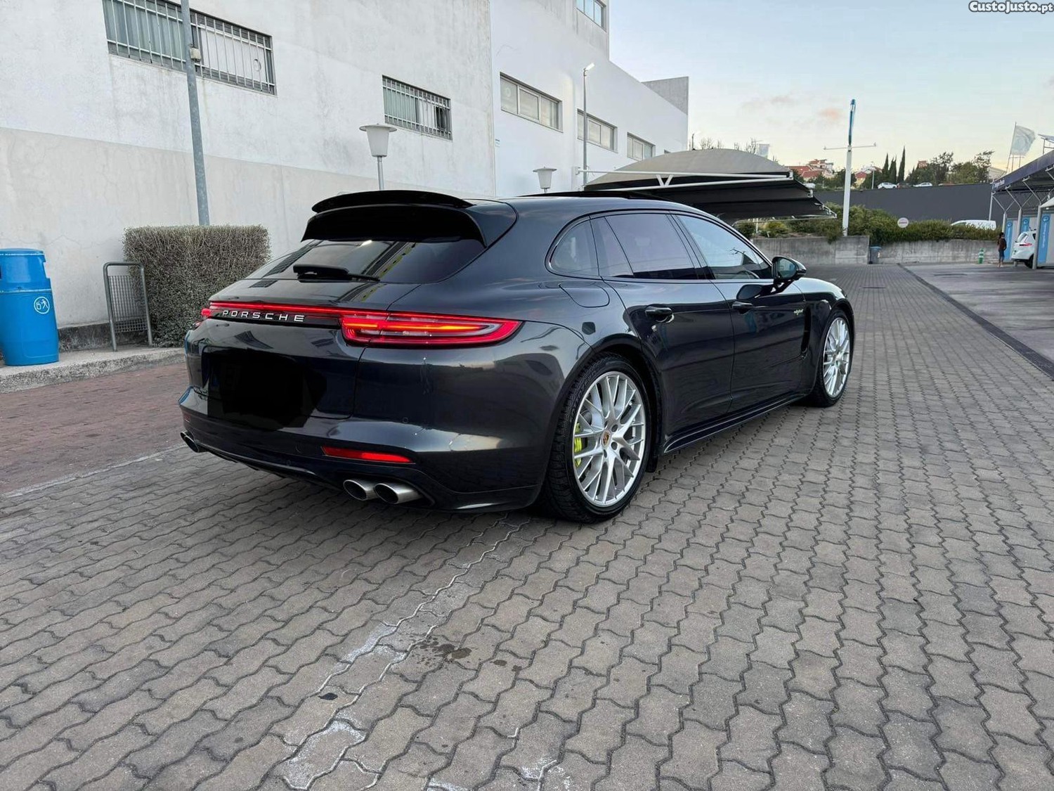 Porsche Panamera 4 E-Hybrid Sport Turismo — fotografia 2