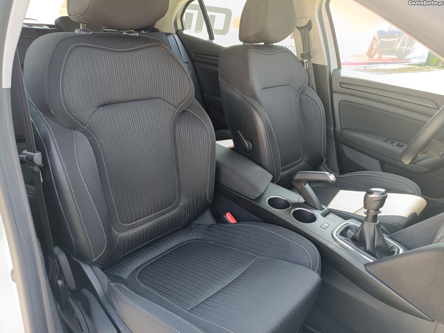 Renault Mégane IV 1.5 dCi 110 Energy Business — fotografia 19