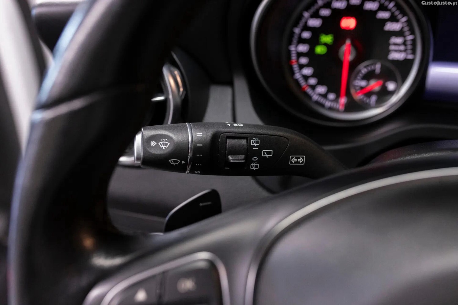 Mercedes-Benz GLA 180 Style Aut. — fotografia 4