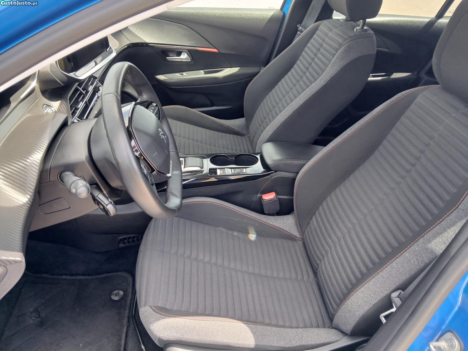 Peugeot e-208 50 kWh Allure Pack — fotografia 4