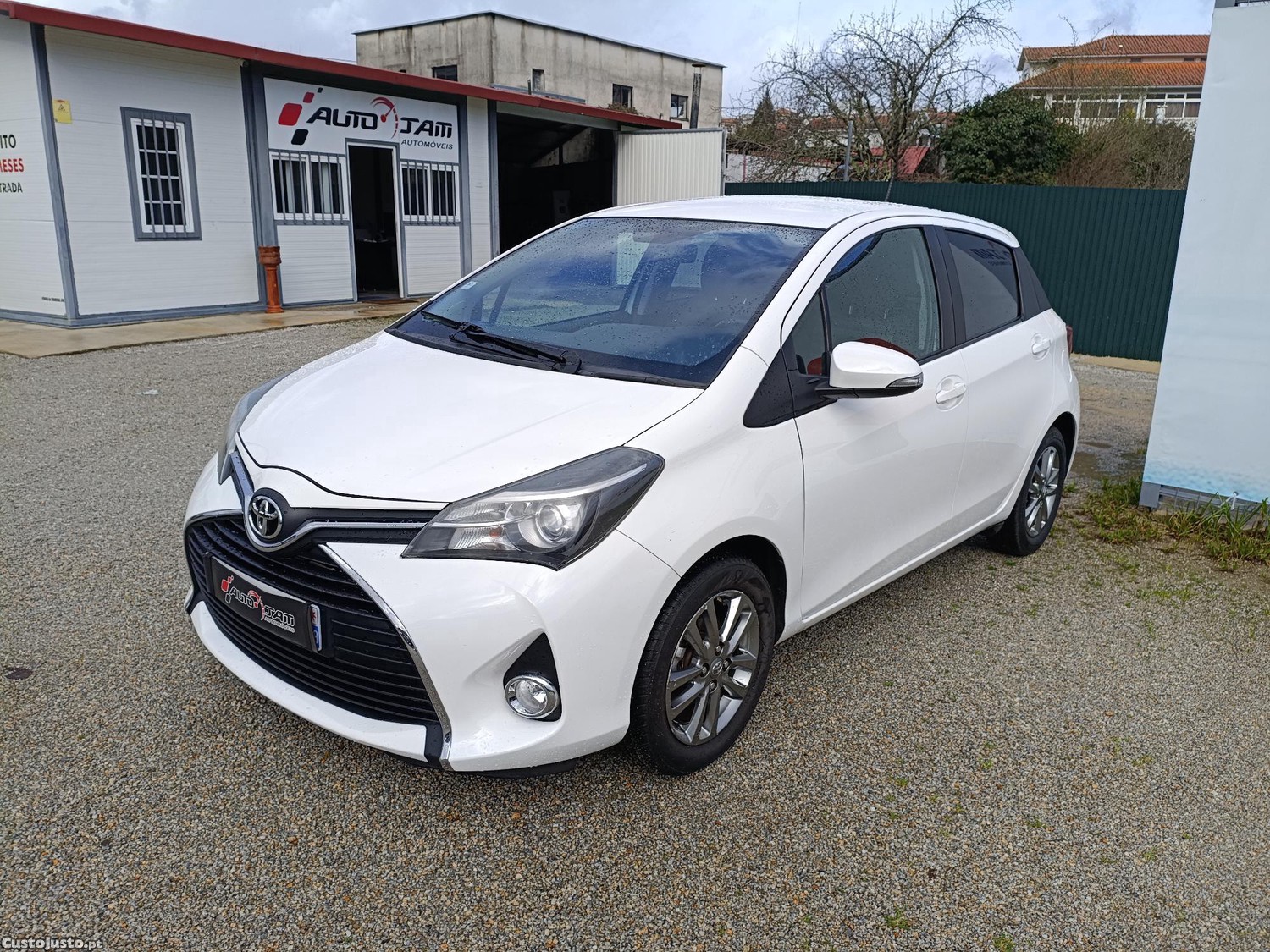 Toyota Yaris III (2) 1.3 5p 100 VVT-i Dynamic - 16 foto 2