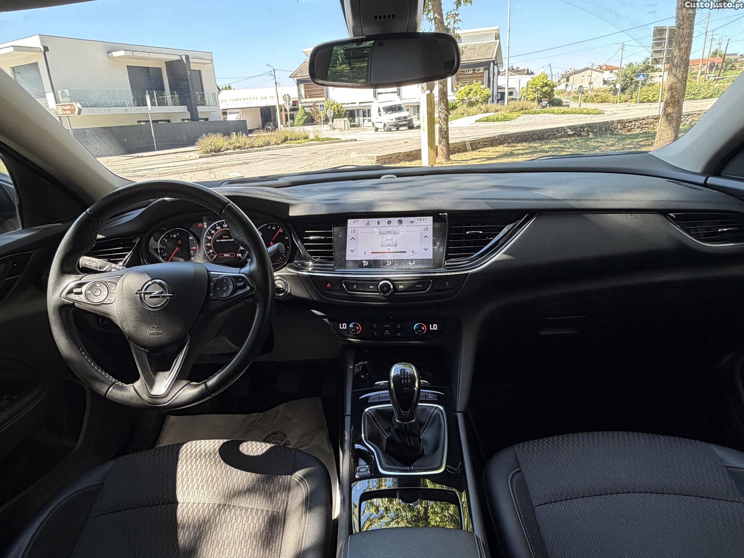 Opel Insignia 2.0 Turbo D — fotografia 7