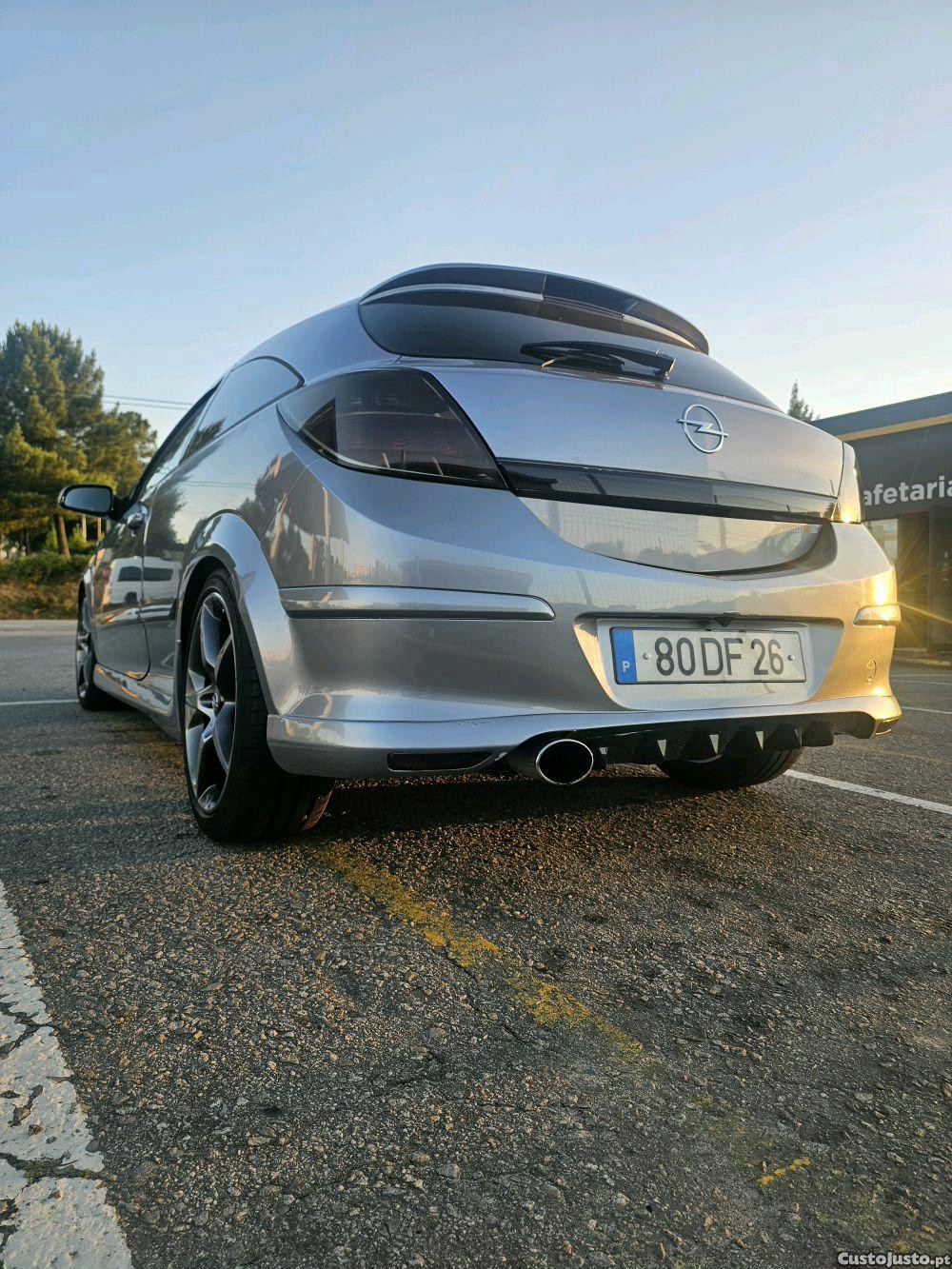 Opel Astra h gtc — fotografia 3