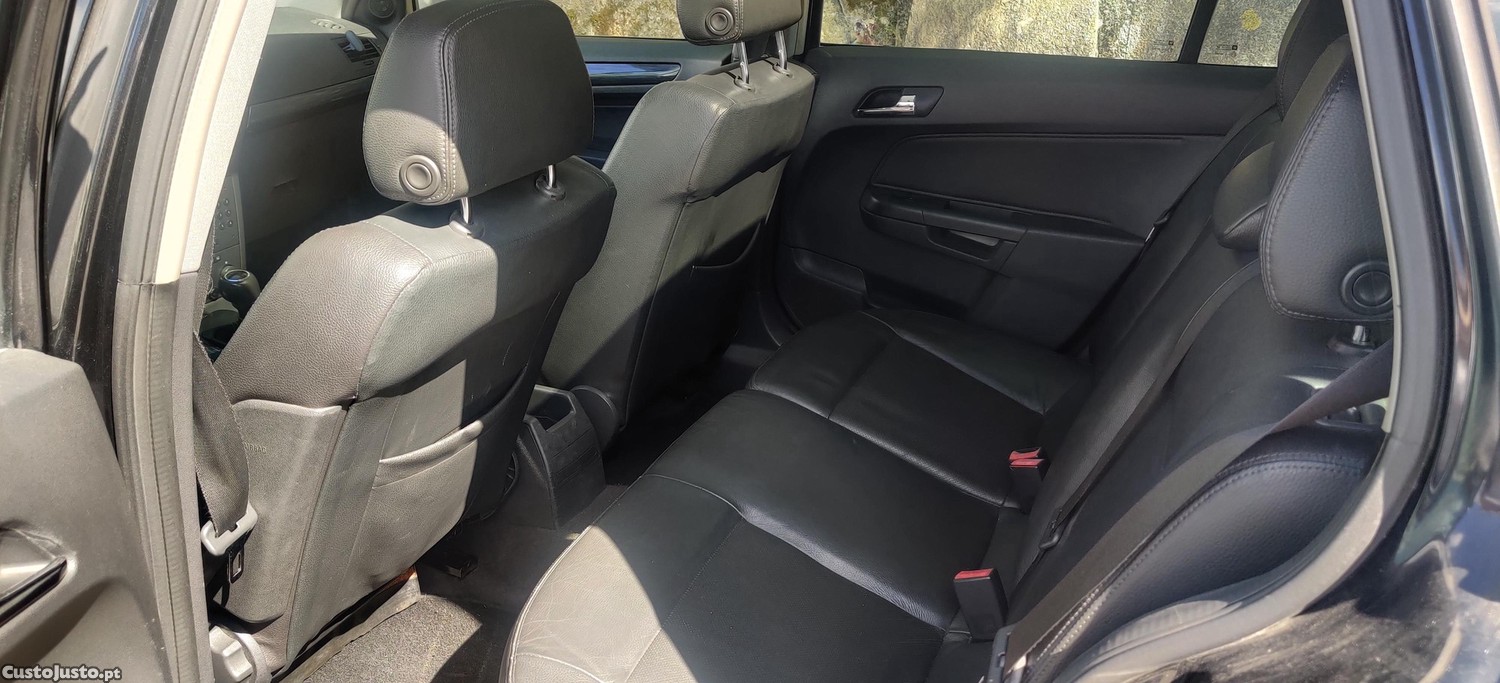 Opel Astra STATION WAGON — fotografia 8