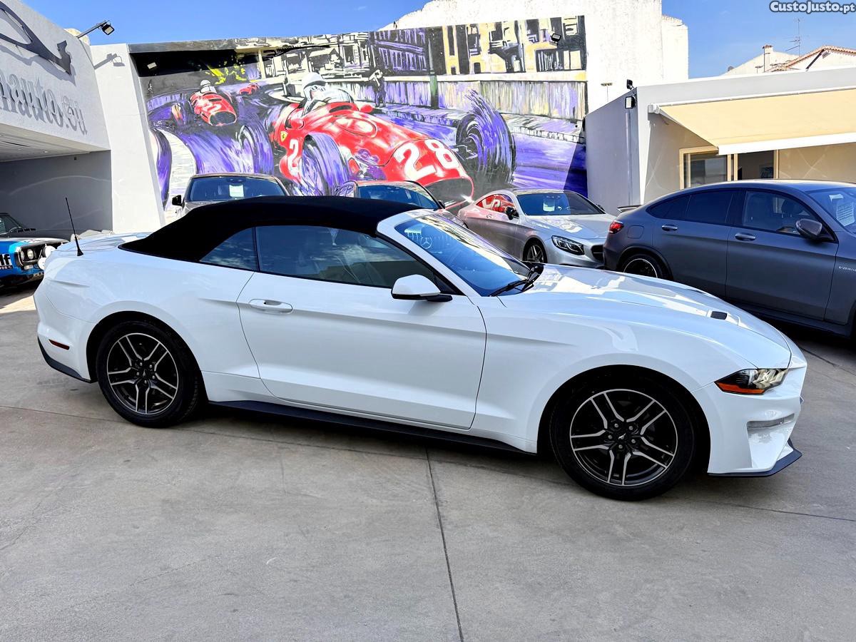 Ford Mustang 2.3 Convertible — fotografia 53